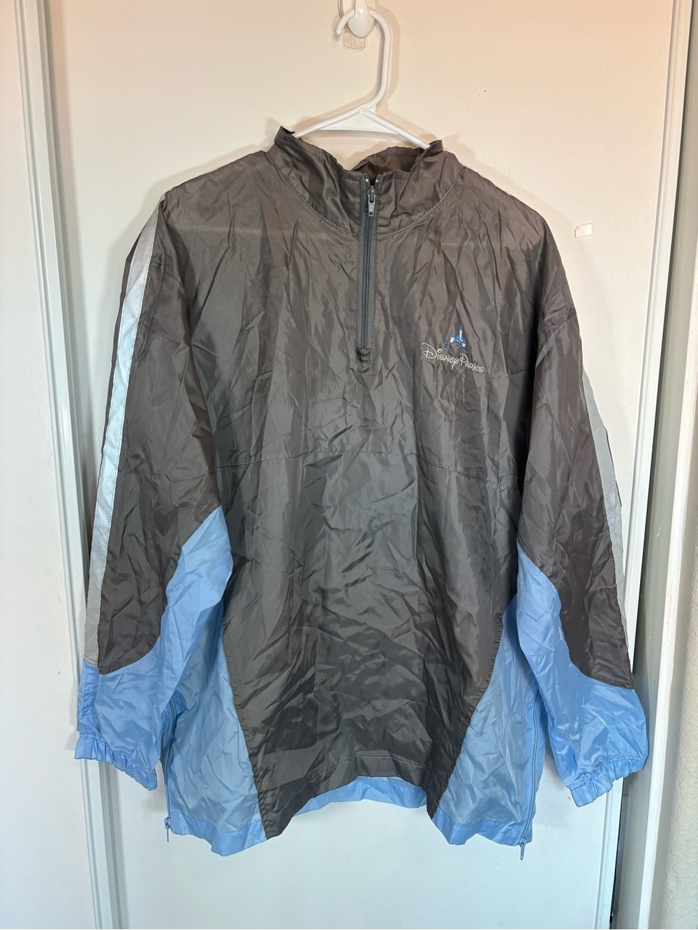 Walt Disney Parks‎ Disneyland Rain Jacket Windbreaker Cinderella Castle M/L